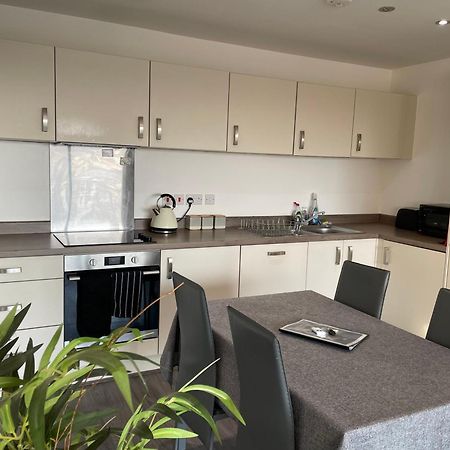 Balcony Marina Apartment With City Skyline Views - Free Secure Parking Manchester Eksteriør billede