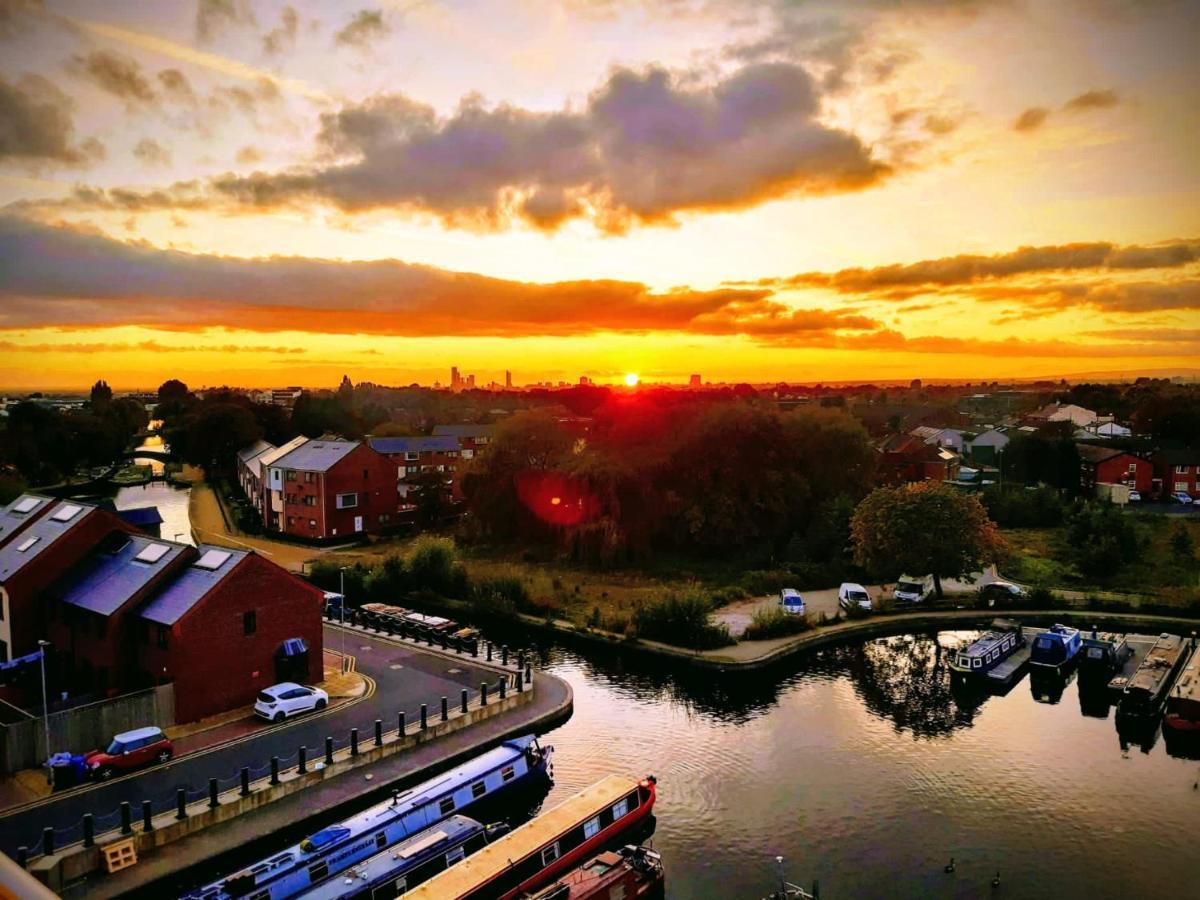 Balcony Marina Apartment With City Skyline Views - Free Secure Parking Manchester Eksteriør billede
