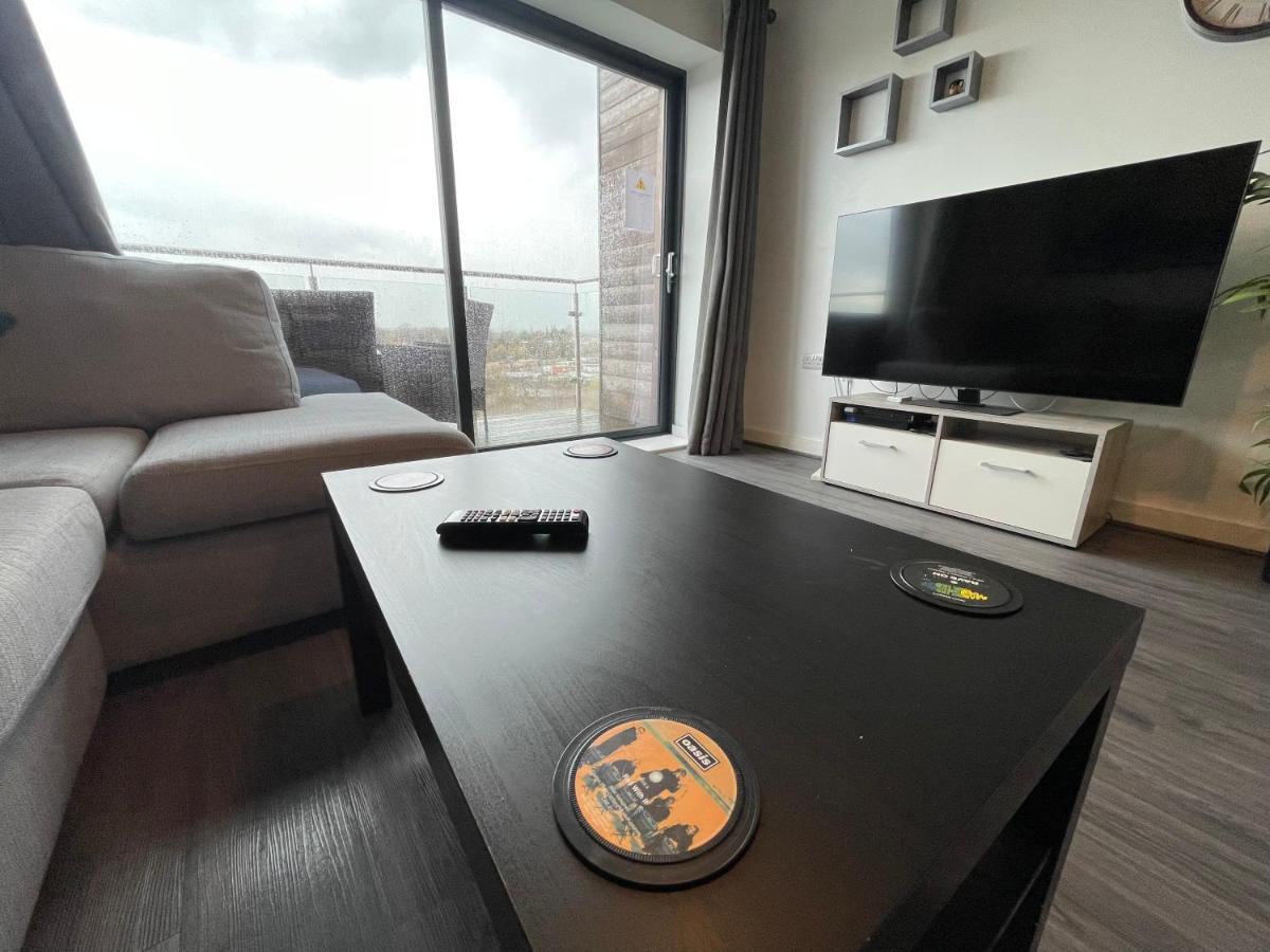 Balcony Marina Apartment With City Skyline Views - Free Secure Parking Manchester Eksteriør billede