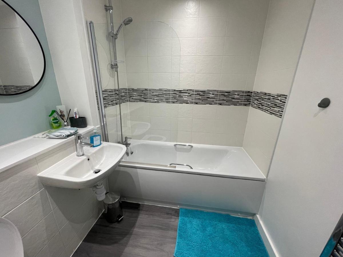 Balcony Marina Apartment With City Skyline Views - Free Secure Parking Manchester Eksteriør billede